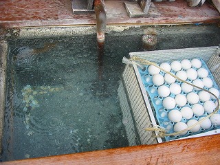 小野川温泉のラジウム温泉卵製造中